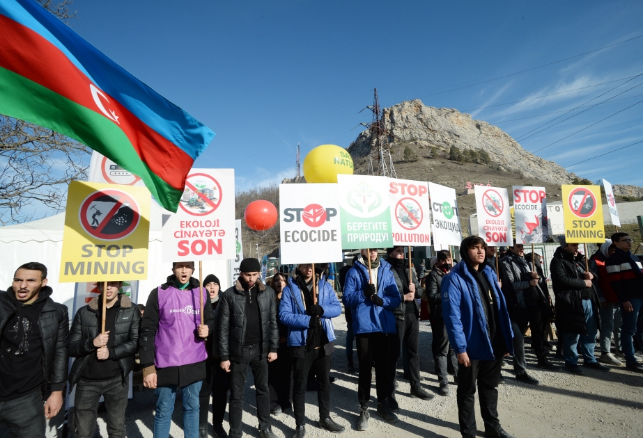 Le Causeur : L’Azerbaïdjan continue d’assurer la circulation sur la route de Latchine