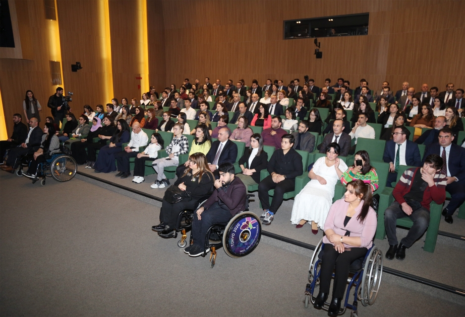 DOST İnklüziv İnkişaf və Yaradıcılıq Mərkəzində 10 istedadlı benefisiara sertifikatlar verilib
