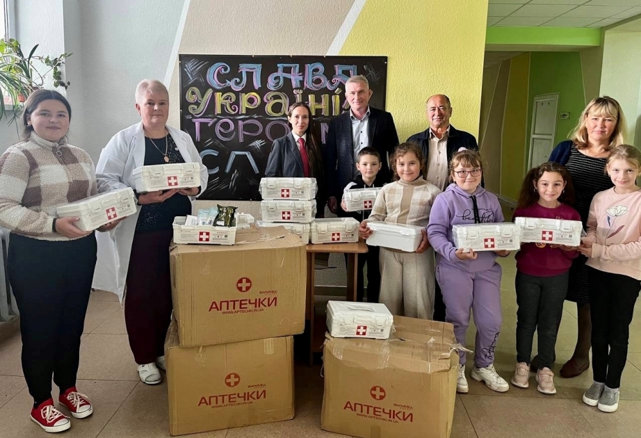 SOCAR dona botiquines a escolares de Ucrania