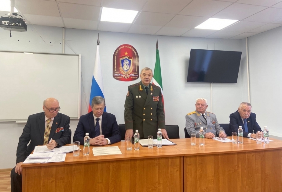 Председатель Союза ветеранов Татарстана наградил почетным нагрудным знаком главу азербайджанской диаспоры
