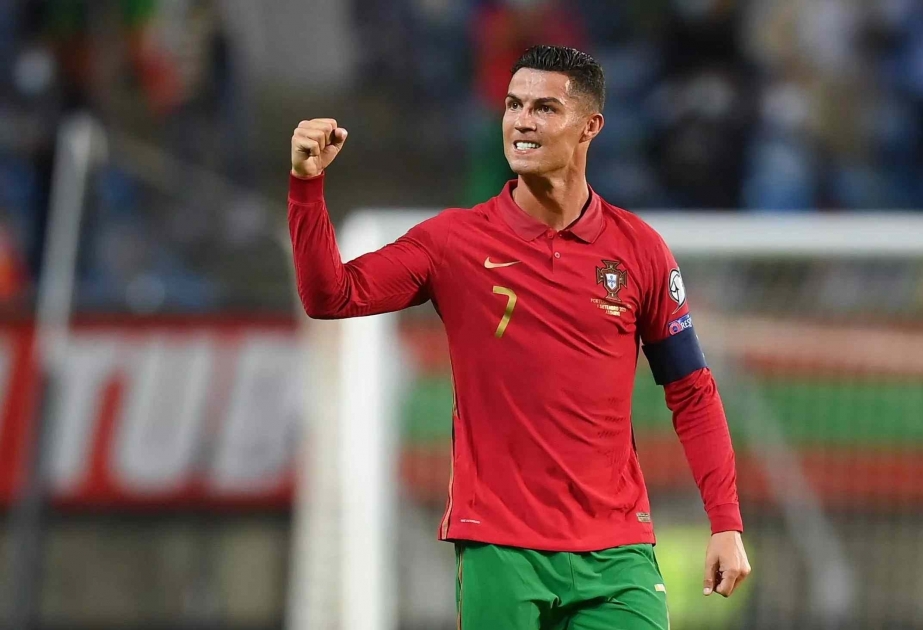 “Əl-Nəsr” Kriştiano Ronaldo ilə müqavilə imzaladığını açıqlayıb