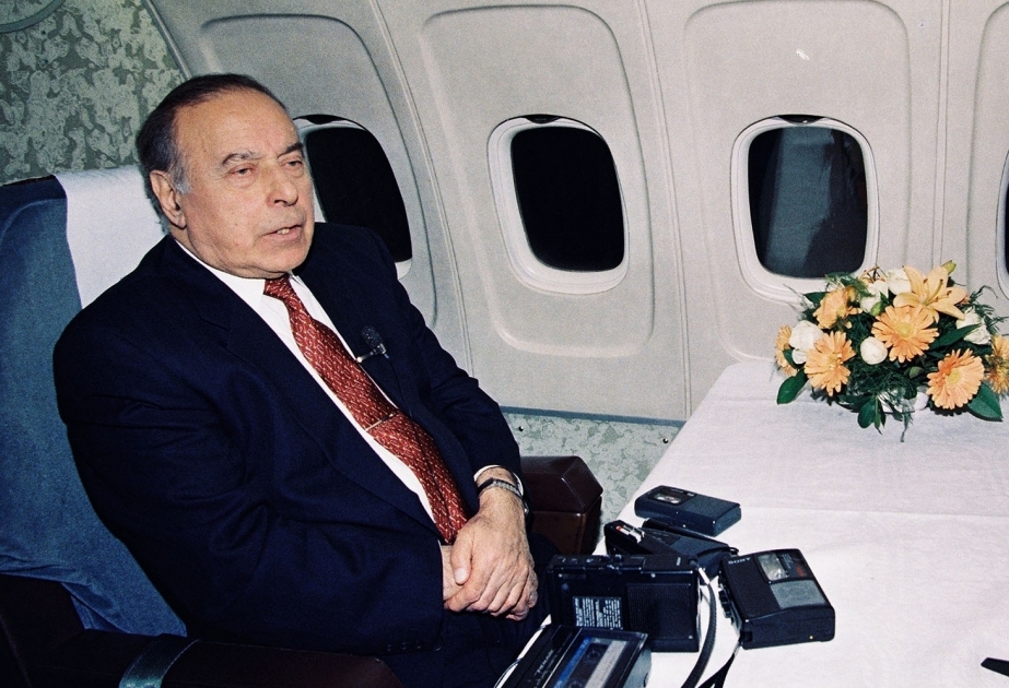 Moments of life given to the people: December 1994