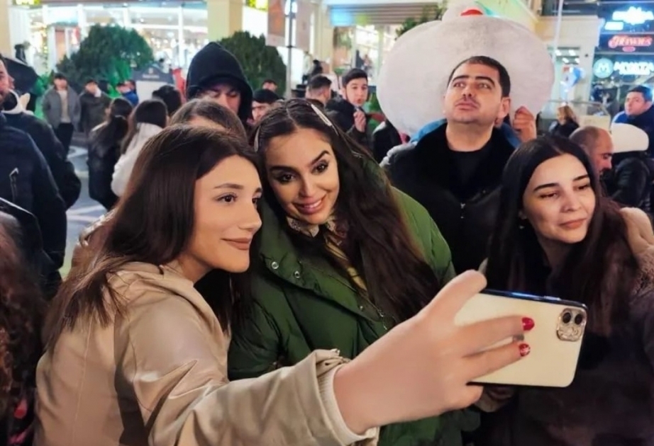 La vicepresidenta de la Fundación Heydar Aliyev se reúne con los residentes de Bakú