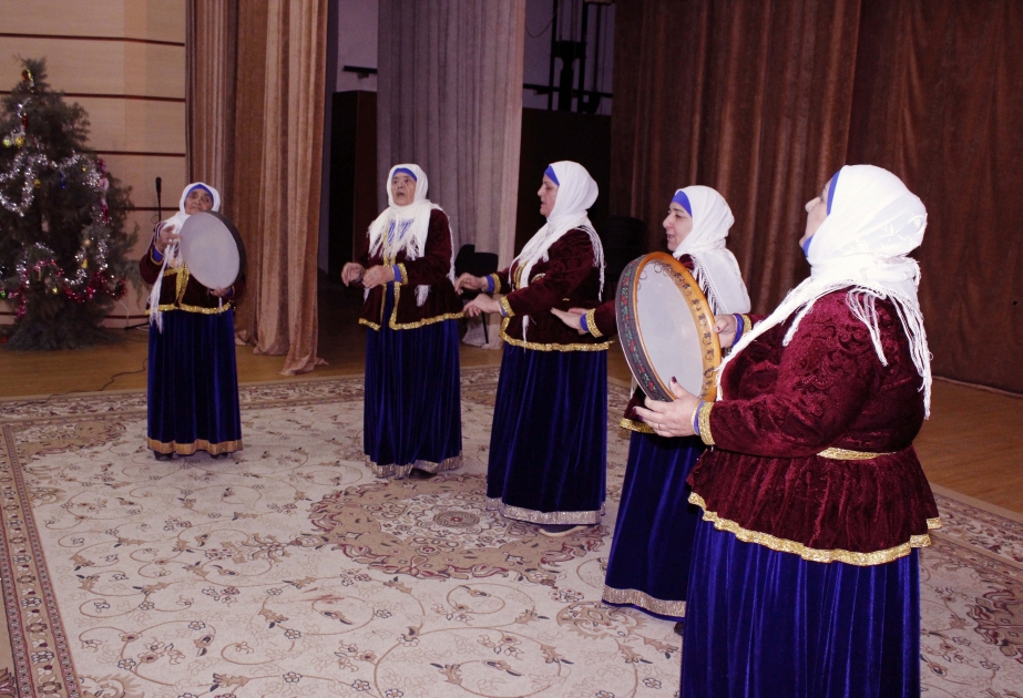Adını Ulu Öndərin qoyduğu məşhur folklor qrupu FOTO VİDEO