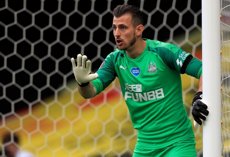 Newcastle recall goalkeeper Martin Dubravka from Man United loan