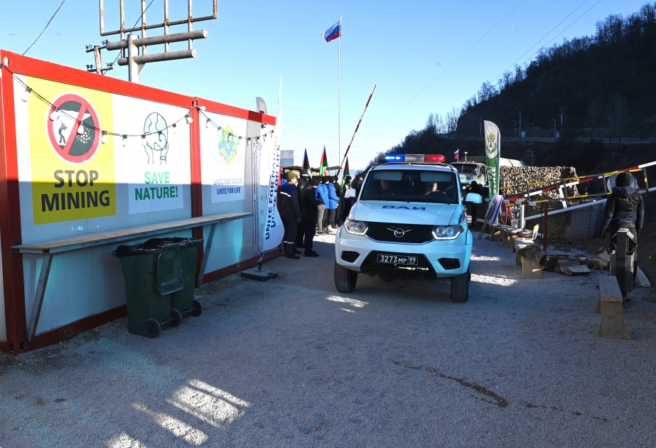 Принадлежащие миротворцам очередные автомобили беспрепятственно проехали по дороге Лачин-Ханкенди