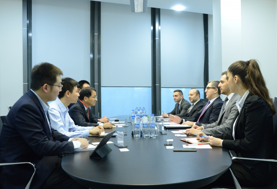 تبادل الآراء مع شركة صينية حول الاستثمار في اذربيجان
