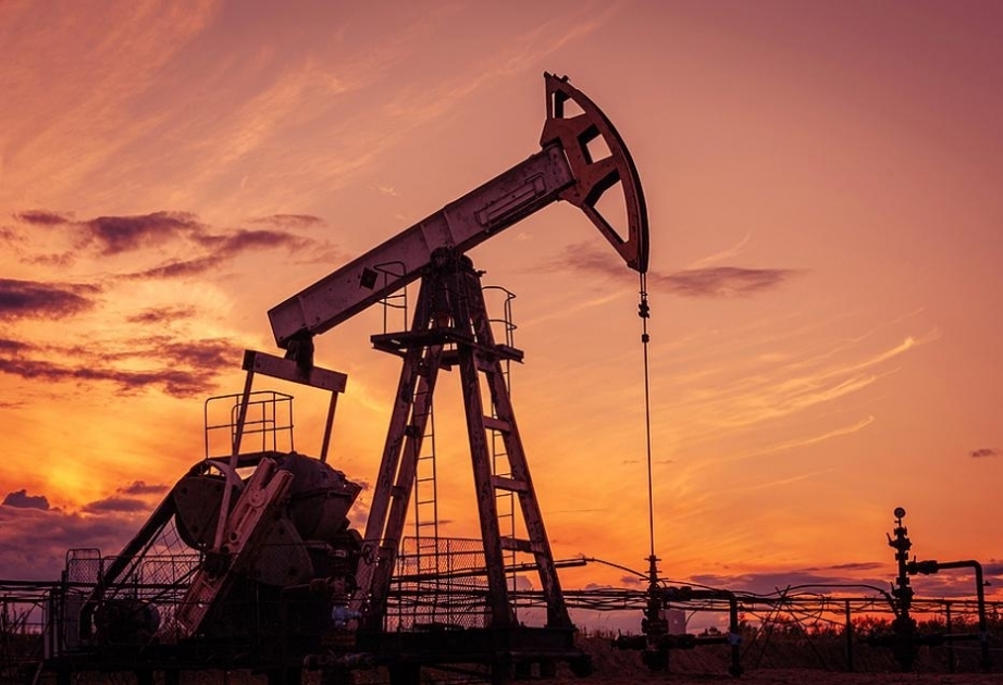 Azerbaijani oil price drops by $6