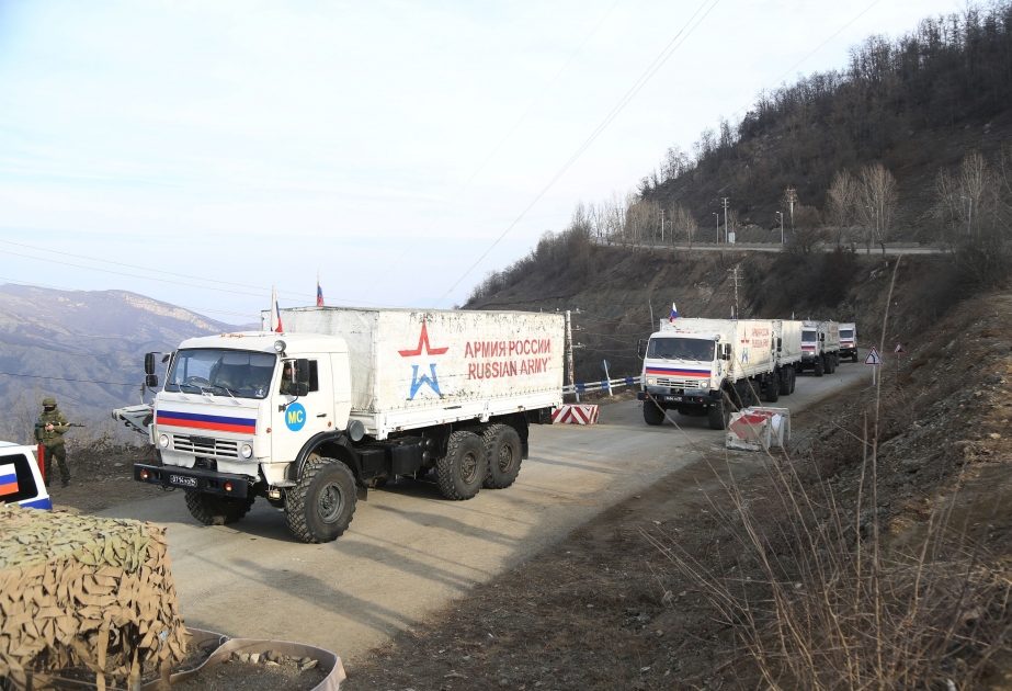 Очередные автомобили, принадлежащие миротворцам, беспрепятственно проехали по территории проведения акции