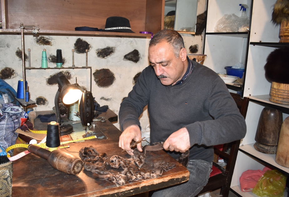 “Papaqçılıqla məşğul olan sənətkarlar barmaqla sayılacaq qədər azalıb” - şəkili usta