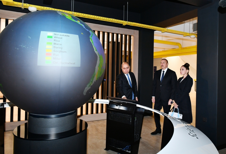 Präsident Ilham Aliyev und First Lady Mehriban Aliyeva weihen “Innovationszentrum STEAM“ in Baku ein VIDEO