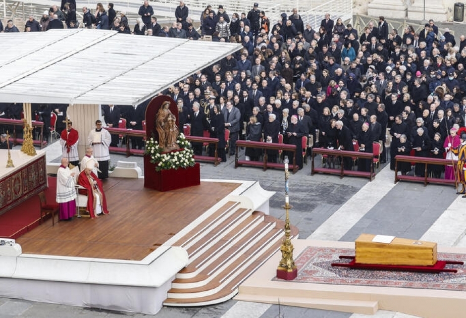 Vatikanda Papa XVI Benediktlə vida mərasimi keçirilib VİDEO