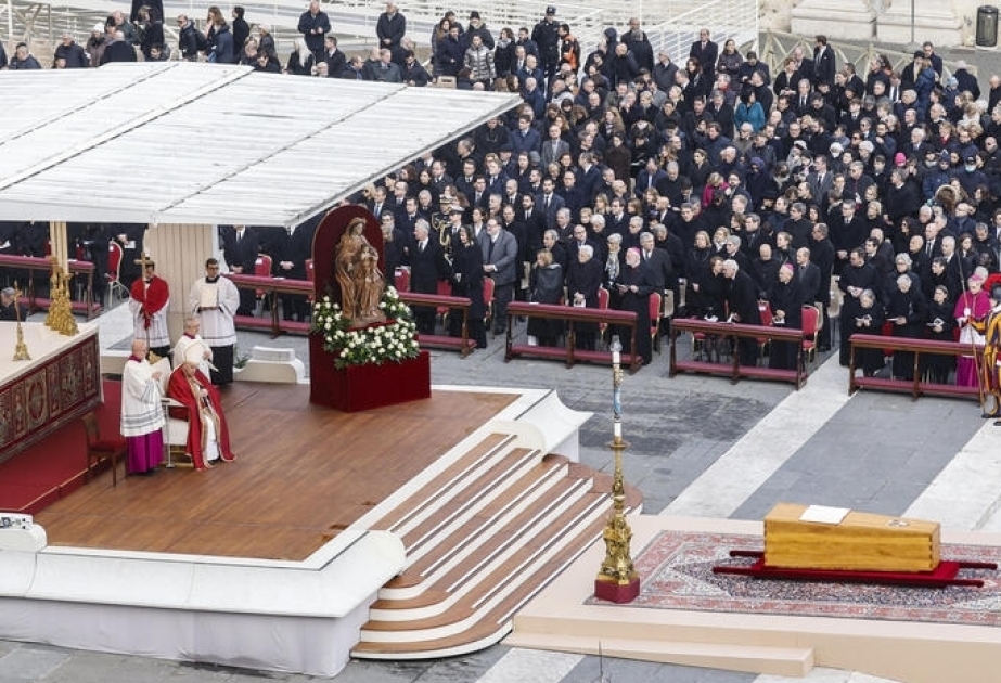 В Ватикане прошла церемония прощания с Папой Бенедиктом XVI