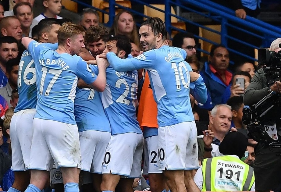 Manchester City beat Chelsea to cling to title race in England