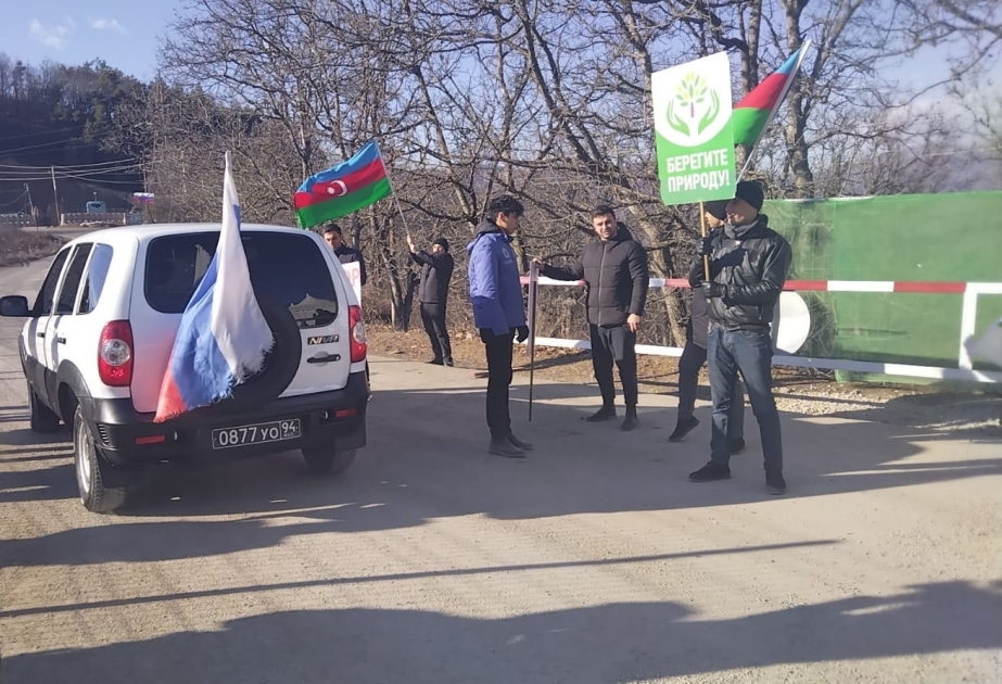 Trois autres véhicules du contingent russe de maintien de la paix ont traversé la zone de manifestation