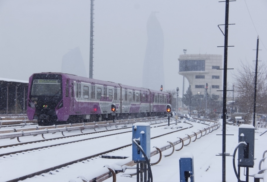 Снежная погода не помешала работе Бакинского метрополитена