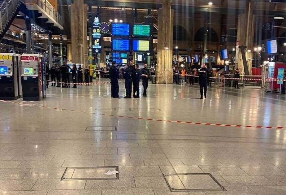 Parisdə naməlum şəxs 6 nəfəri bıçaqla yaralayıb