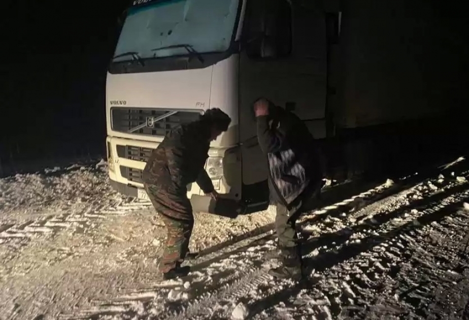 Спасен водитель-азербайджанец, столкнувшийся с угрозой замерзания в Казахстане