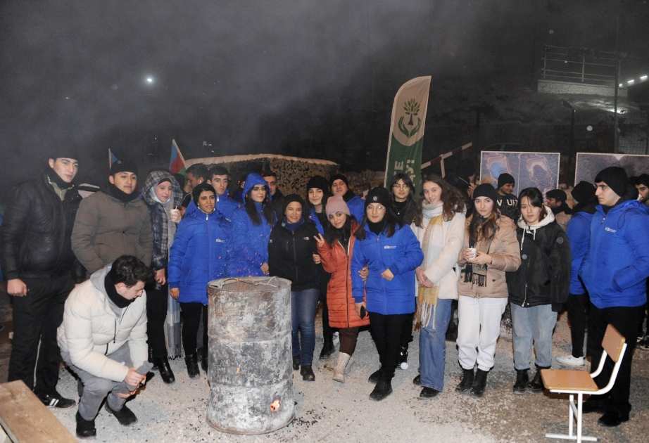 La protesta pacífica en la carretera Lachin-Khankandi continúa con entusiasmo hasta bien entrada la noche