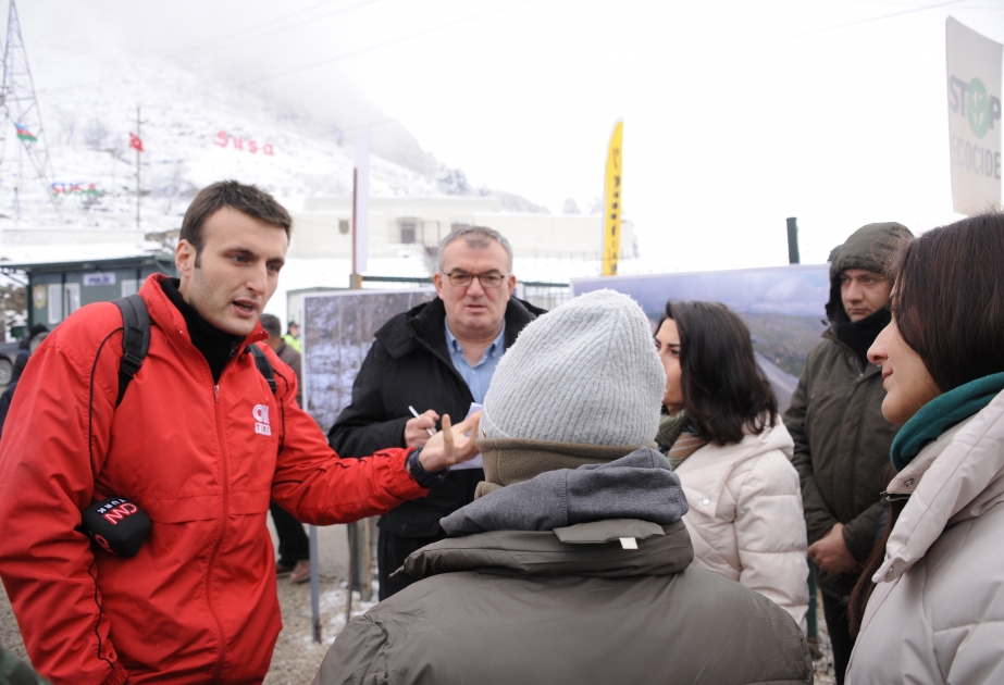 La acción en la carretera de Lachin repercute en todo el mundo: periodistas extranjeros llegan al lugar de los hechos