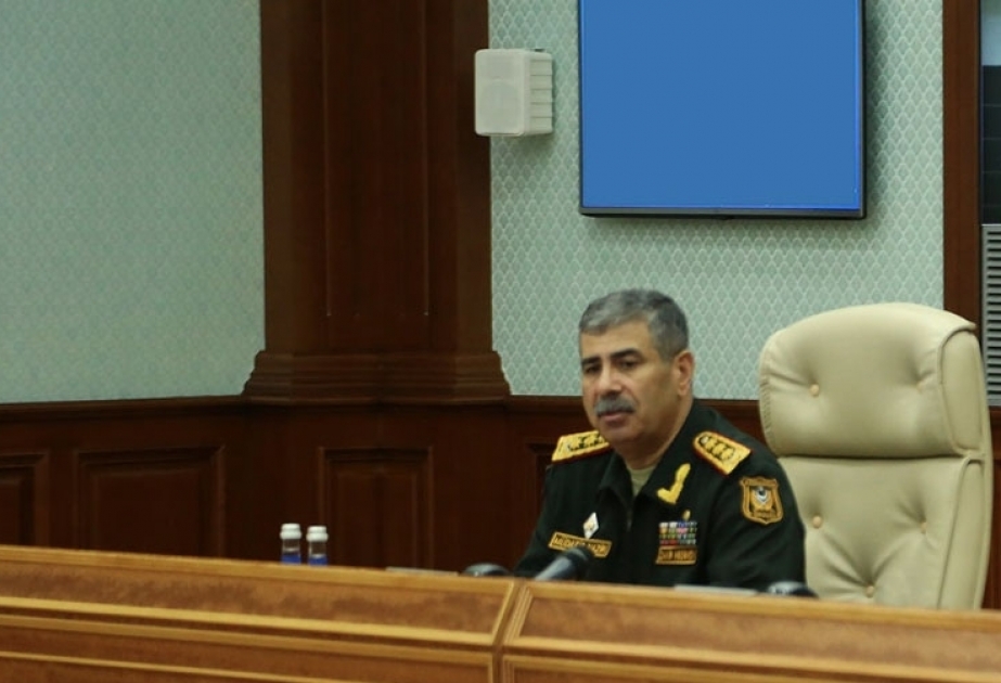 Ministro de Defensa de Azerbaiyán celebró una reunión de servicio y dio instrucciones concretas para evitar provocaciones