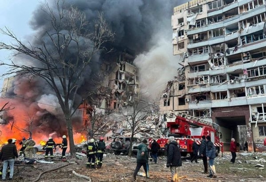 Dneprdə yaşayış binası raketlə vuruldu