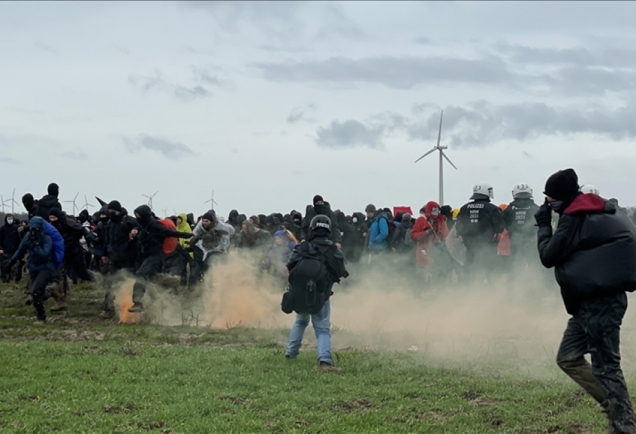 German police clash with anti-coal activists in Lutzerath