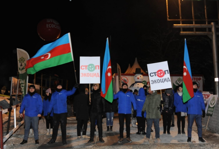 Laçın-Xankəndi yolu: dinc aksiya gecə saatlarında da davam edir