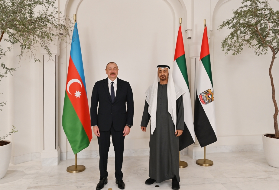 Ilham Aliyev invita al Presidente de EAU a visitar Azerbaiyán