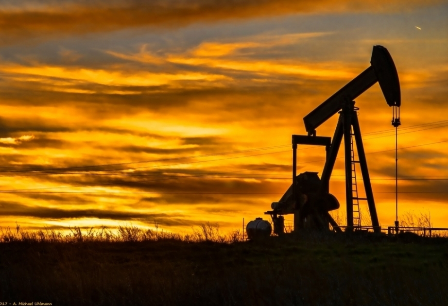 Цены на нефть на мировых биржах снизились