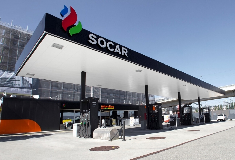 SOCAR оказывает бесплатные услуги спасателям в подвергшемся ракетному удару жилом доме в Днепре