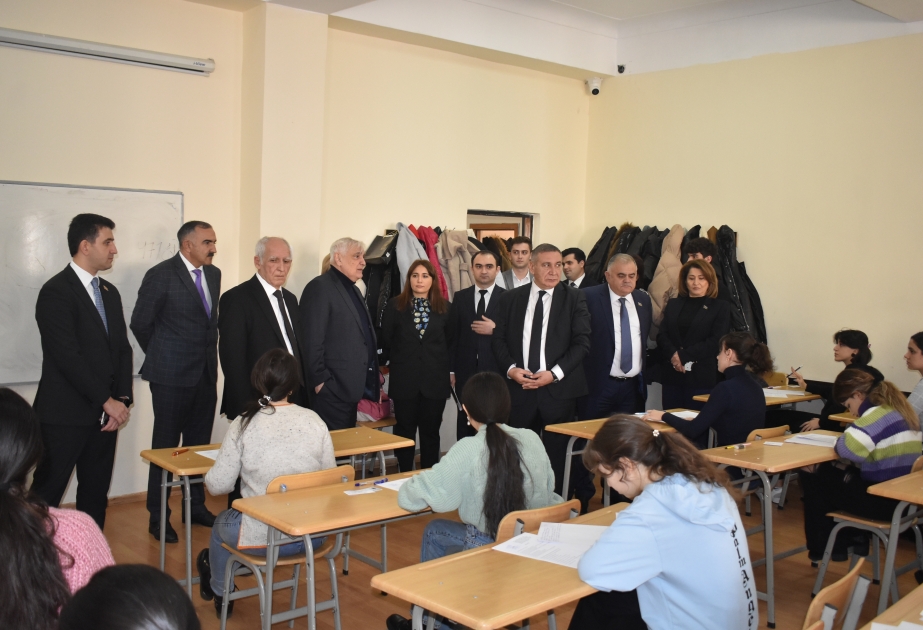 Media nümayəndələri Azərbaycan Dillər Universitetində imtahan prosesini izləyiblər