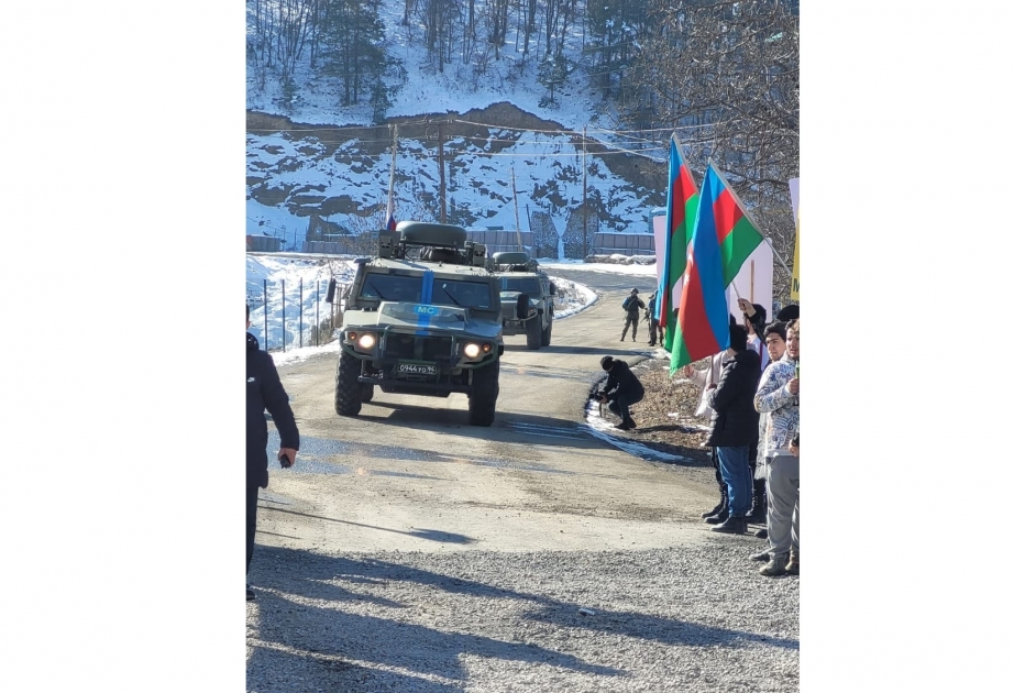 ناقلتا مشاة مدرعتان لقوات حفظ السلام الروسية تمران عبر طريق لاتشين وخانكندي بدون مانع