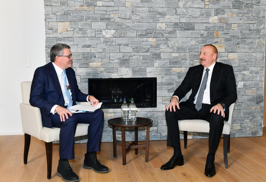 Prezident İlham Əliyevin Davosda “CISCO” şirkətinin qlobal innovasiyalar üzrə vitse-prezidenti ilə görüşü olub YENİLƏNİB VİDEO