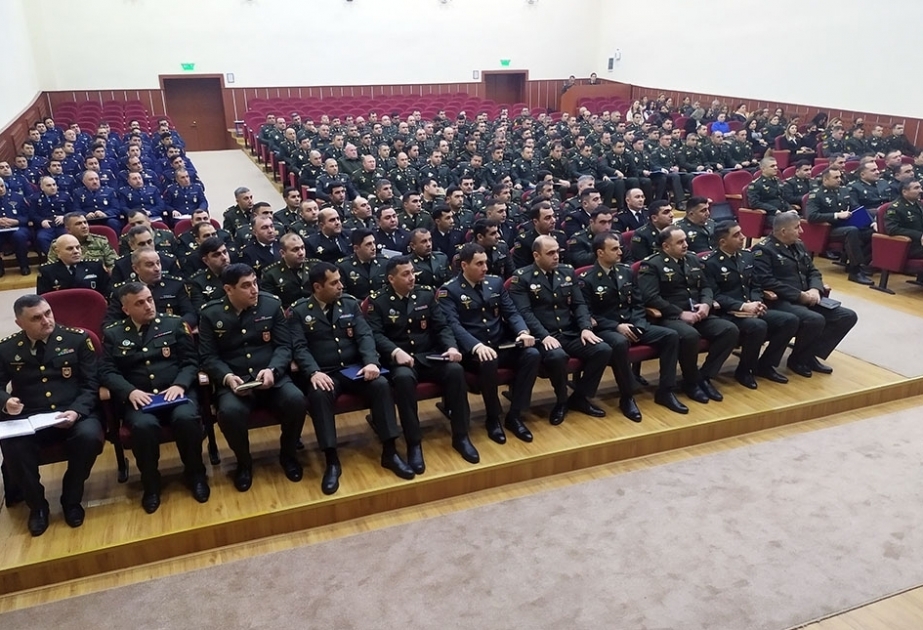 Проводятся учебно-методические сборы с сотрудниками кадровых органов Азербайджанской армии