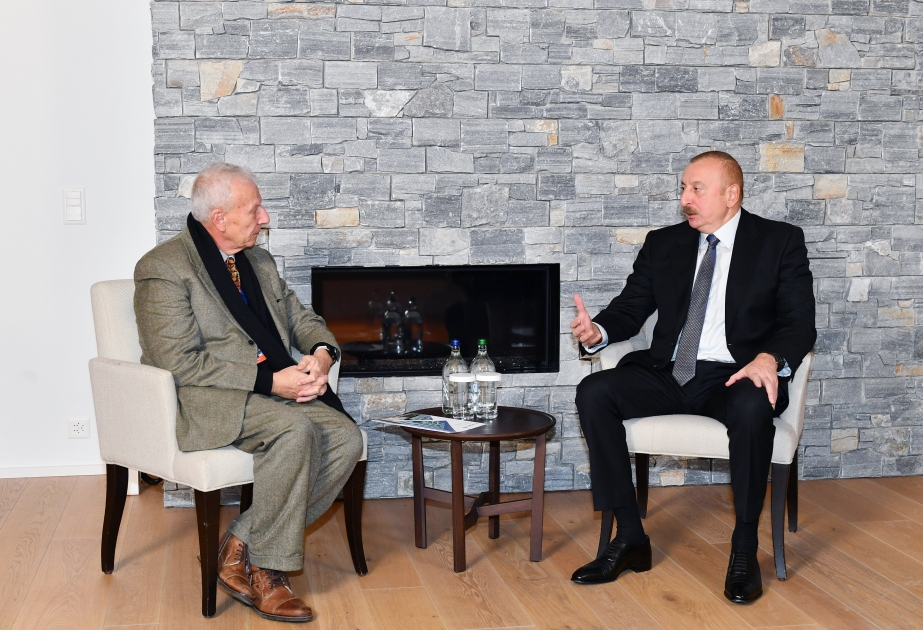 Präsident Ilham Aliyev trifft mit CEO von “Kromatix SA“ in Davos VIDEO