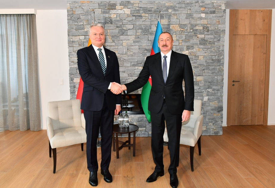 لقاء بين رئيسي أذربيجان وليتوانيا في دافوس
