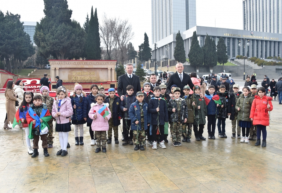20 Yanvar faciəsinin 33-cü ildönümü ilə bağlı ziyarətçilər Şəhidlər xiyabanına axın ediblər