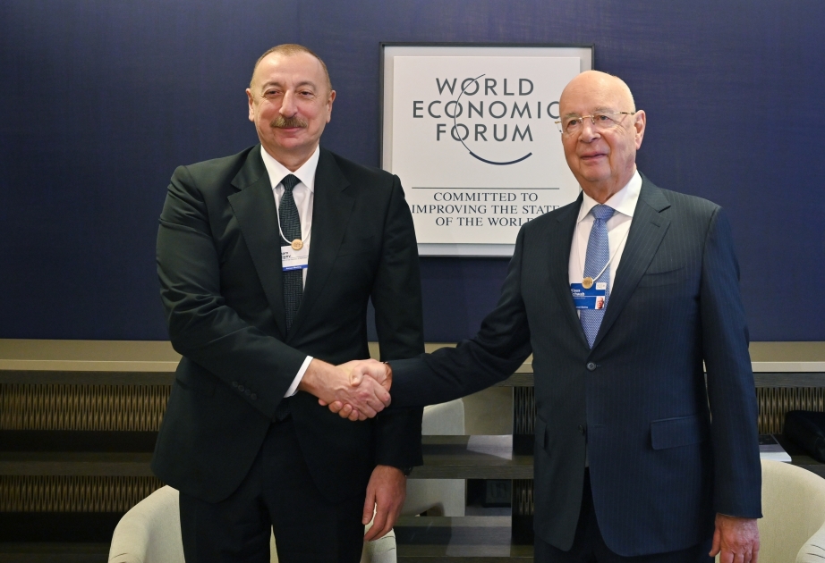 Treffen von Aserbaidschans Präsident Ilham Aliyev mit WWF-Präsident Klaus Schwab in Davos VIDEO