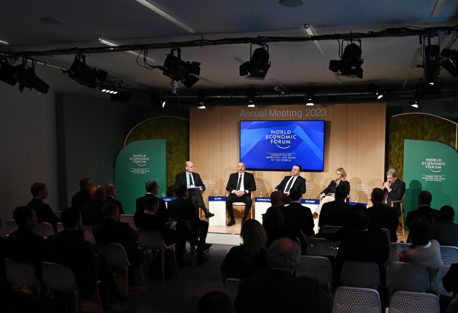 Weltwirtschaftsforum in Davos: Präsident Ilham Aliyev nahm an Plenarsitzung teil VIDEO