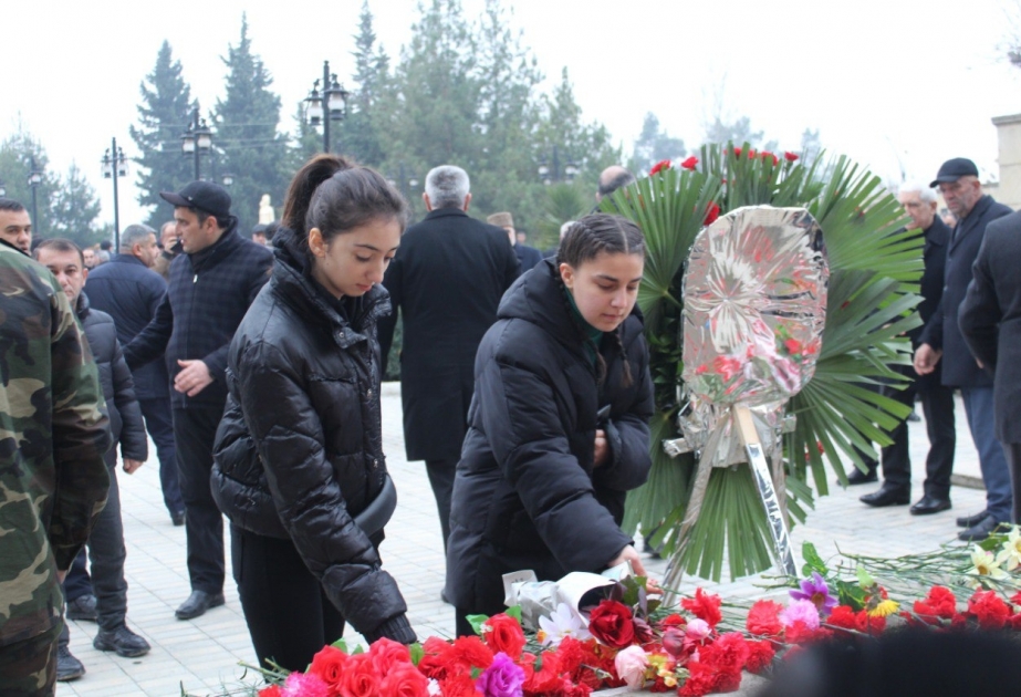 Ağdaşlı gənclər 20 Yanvar şəhidi Müşfiq İsayevin məzarını ziyarət ediblər