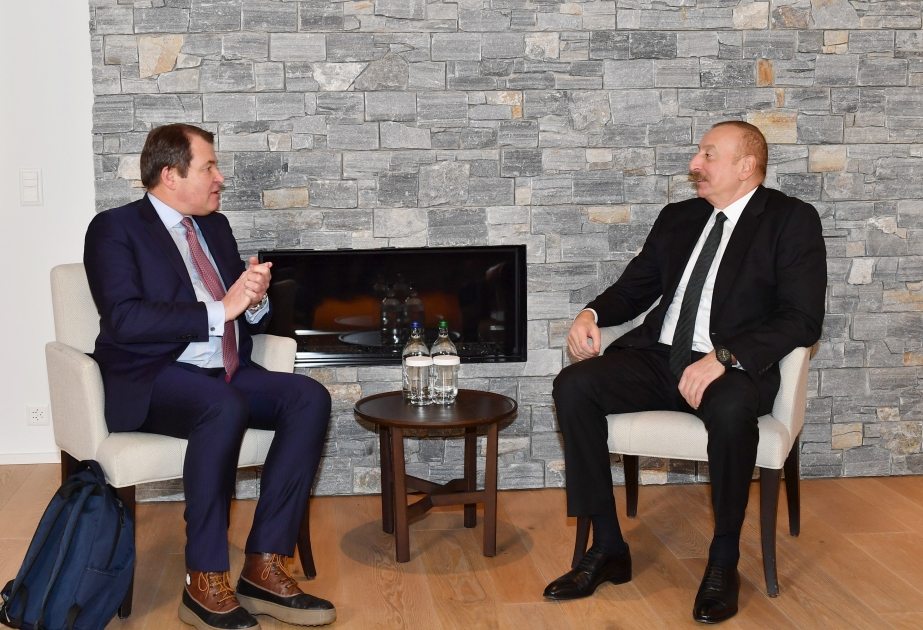 伊利哈姆·阿利耶夫总统在达沃斯会见欧洲复兴开发银行第一副行长