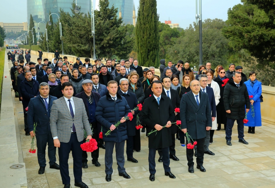 TƏBİB-in nümayəndələri Şəhidlər xiyabanını ziyarət ediblər