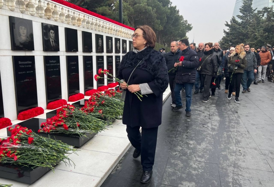 Dövlət İmtahan Mərkəzinin kollektivi 20 Yanvar şəhidlərinin xatirəsini anıb