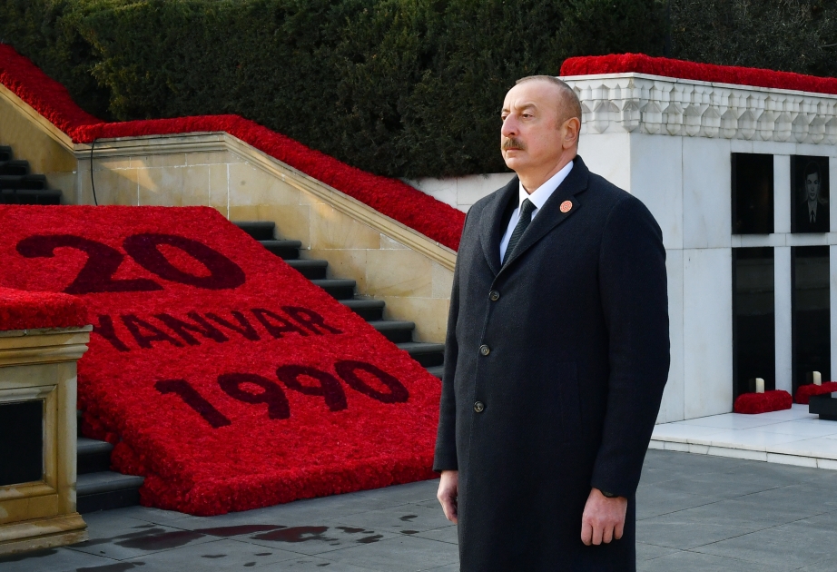 El Presidente de Azerbaiyán visita el Callejón de Mártires en el 33º aniversario de la tragedia del 20 de enero