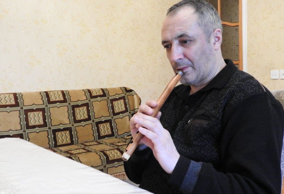 Mahir tütək ifaçısı və ustası