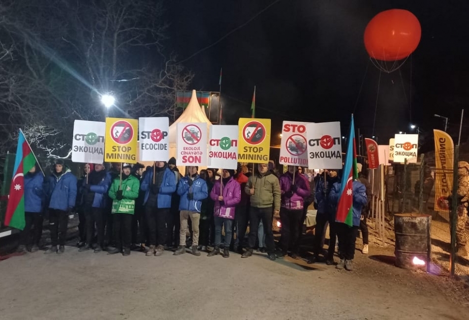 Laçın-Xankəndi yolu: Aksiya gecə saatlarında da ruh yüksəkliyi ilə davam edir