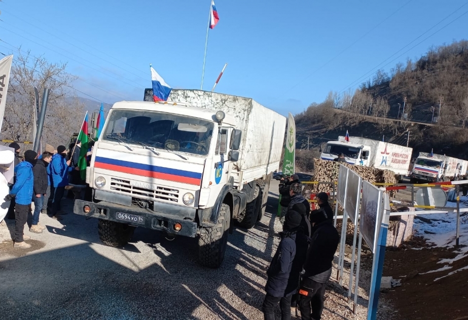 Russian peacekeepers’ vehicles passed freely through protest area VIDEO