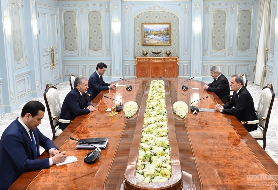 الرئيس الأوزبكي يستقبل وزير الخارجية الاذربيجاني