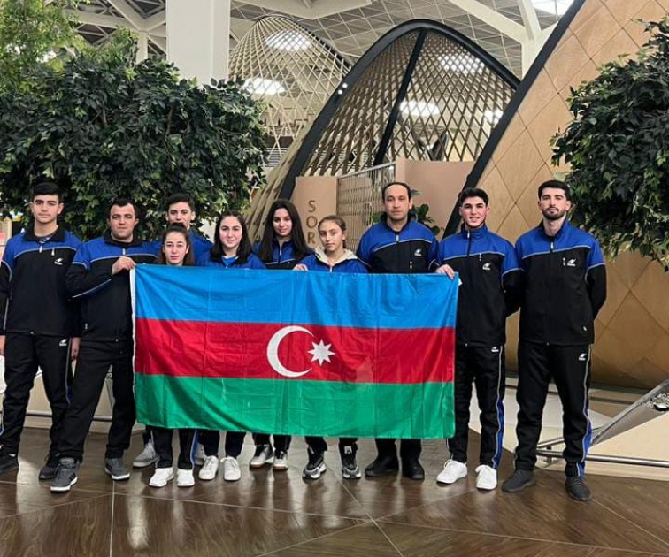 Азербайджанские теннисисты отправились в Казахстан
